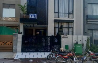 63/1 jinah  Corner boulevard